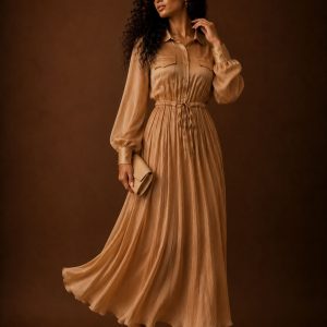 Robe Longue Élégante Beige Plissée “Sable Impérial”